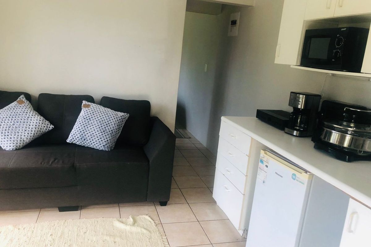 1 Bedroom, 1 Bathroom House To Let In Morningside, Durban - Photo 2