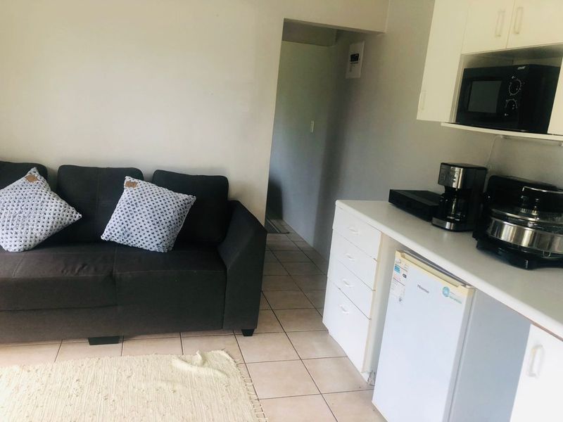 1 Bedroom, 1 Bathroom House To Let In Morningside, Durban - Photo 2