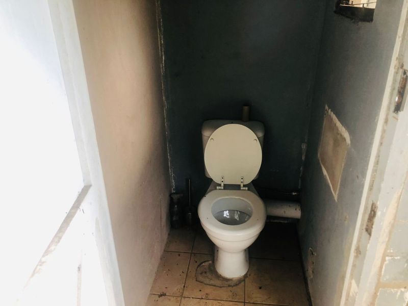 1 Bedroom,1 Bathroom Room to let in Kloof - Photo 5