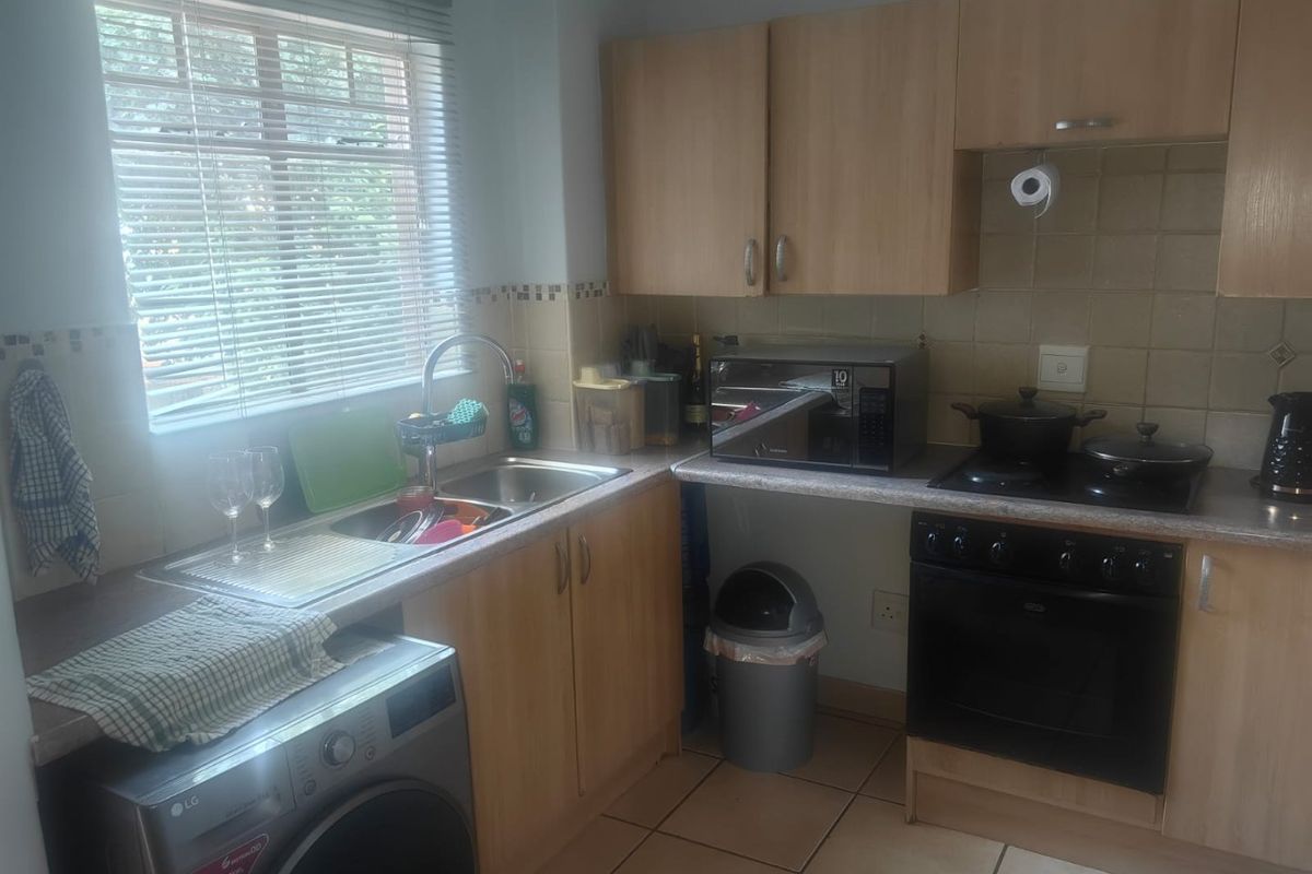 3 bedroom 2 bathroom groundfloor apartment in Castle View,Germiston available for sale - Photo 2