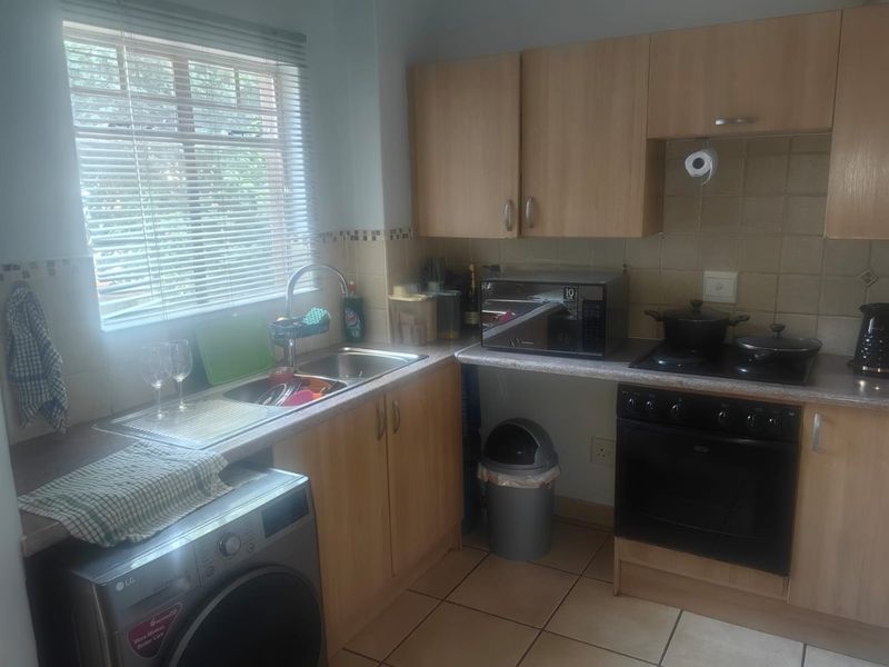 3 bedroom 2 bathroom groundfloor apartment in Castle View,Germiston available for sale - Photo 2