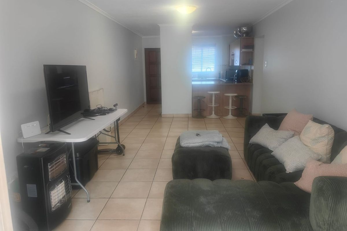 3 bedroom 2 bathroom groundfloor apartment in Castle View,Germiston available for sale - Photo 3