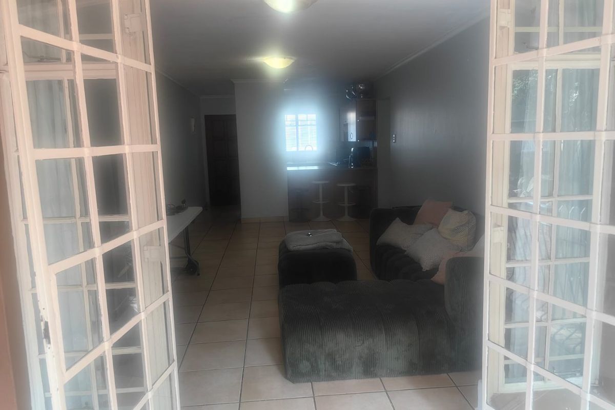 3 bedroom 2 bathroom groundfloor apartment in Castle View,Germiston available for sale - Photo 4