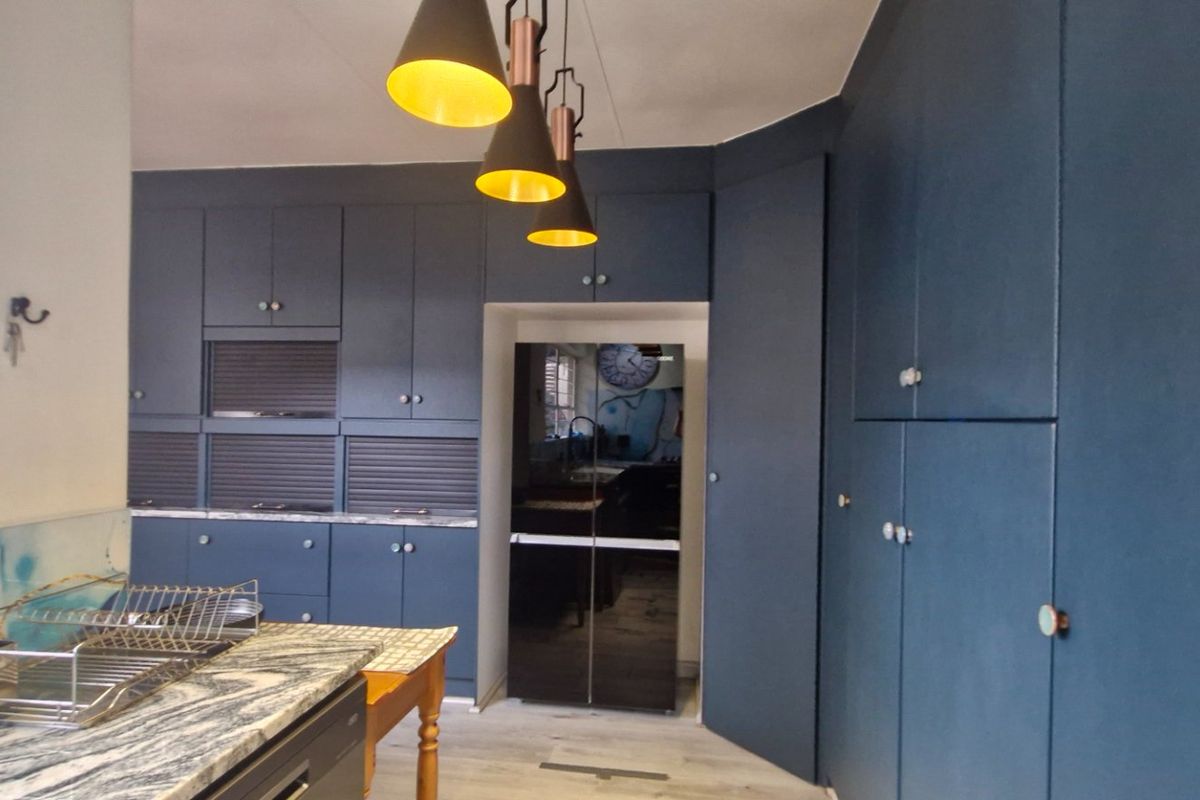 Gorgeous Modern Open Plan ,,,,,,,,,, 3 Bedrooms ,,2 Bathrooms,, Stunning  Open Plan Kitchen  Townhouse. - Photo 4