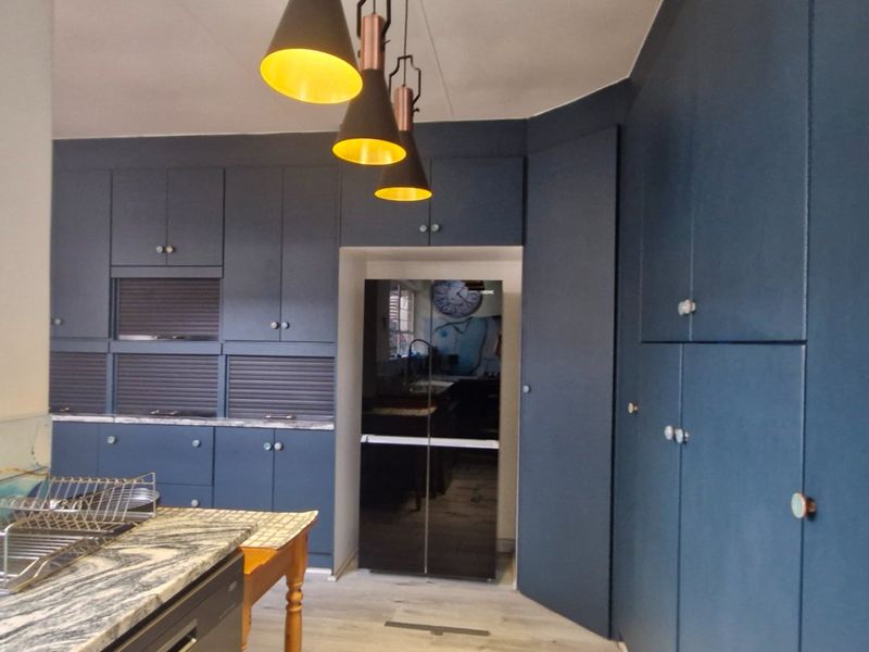 Gorgeous Modern Open Plan ,,,,,,,,,, 3 Bedrooms ,,2 Bathrooms,, Stunning  Open Plan Kitchen  Townhouse. - Photo 4