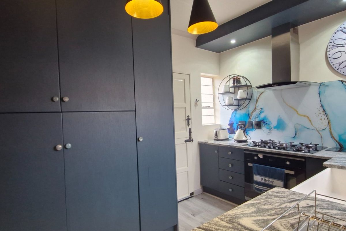 Gorgeous Modern Open Plan ,,,,,,,,,, 3 Bedrooms ,,2 Bathrooms,, Stunning  Open Plan Kitchen  Townhouse. - Photo 3