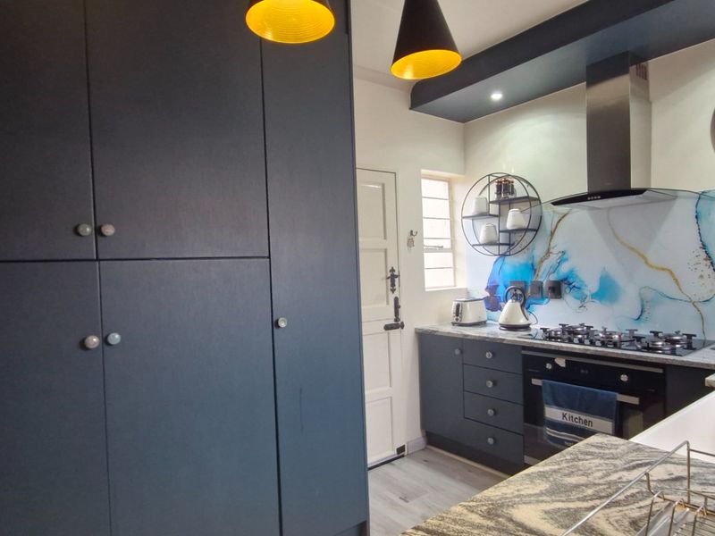 Gorgeous Modern Open Plan ,,,,,,,,,, 3 Bedrooms ,,2 Bathrooms,, Stunning  Open Plan Kitchen  Townhouse. - Photo 3