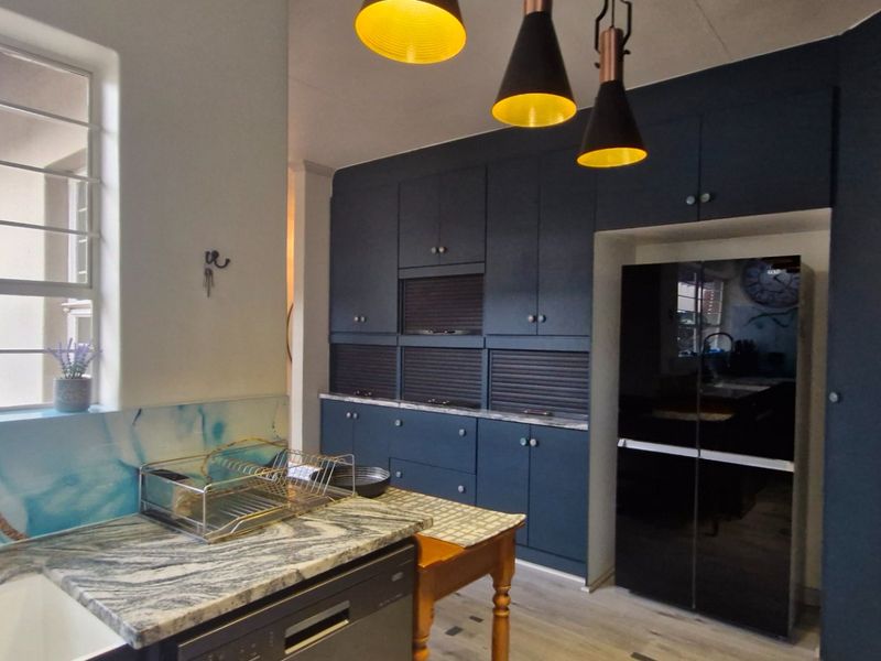 Gorgeous Modern Open Plan ,,,,,,,,,, 3 Bedrooms ,,2 Bathrooms,, Stunning  Open Plan Kitchen  Townhouse. - Photo 2