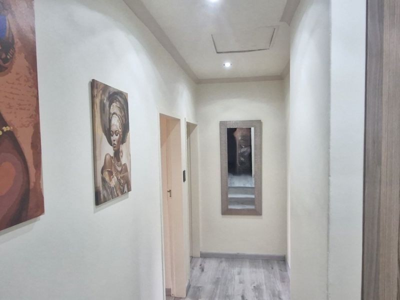 Gorgeous Modern Open Plan ,,,,,,,,,, 3 Bedrooms ,,2 Bathrooms,, Stunning  Open Plan Kitchen  Townhouse. - Photo 10