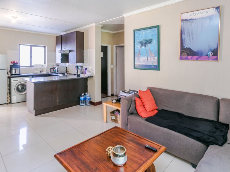 This spacious two-bedroom ground floor apartment in the sought-after Carlswald complex  - Photo 9