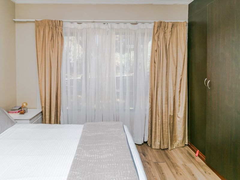 This spacious two-bedroom ground floor apartment in the sought-after Carlswald complex  - Photo 5