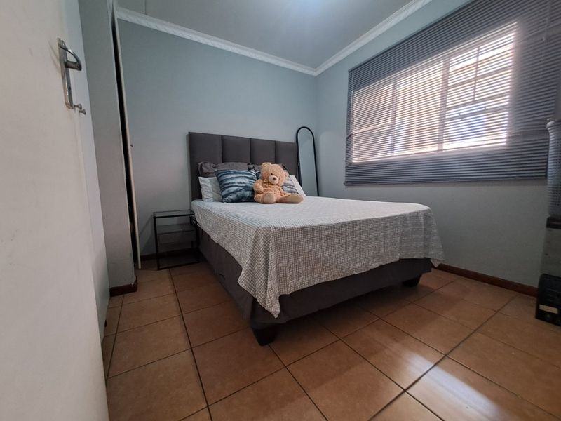 Convenient Living in Grand Central. - Photo 7