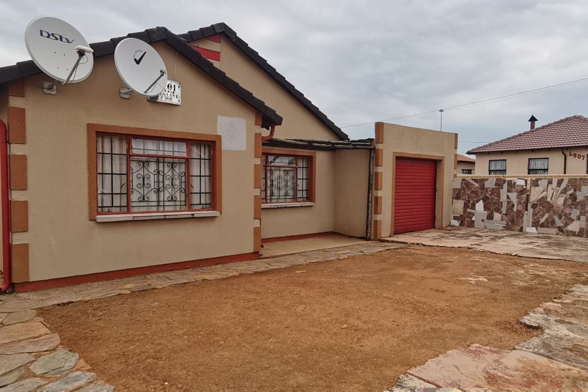 2 Spacious Bedroom House - Photo 4