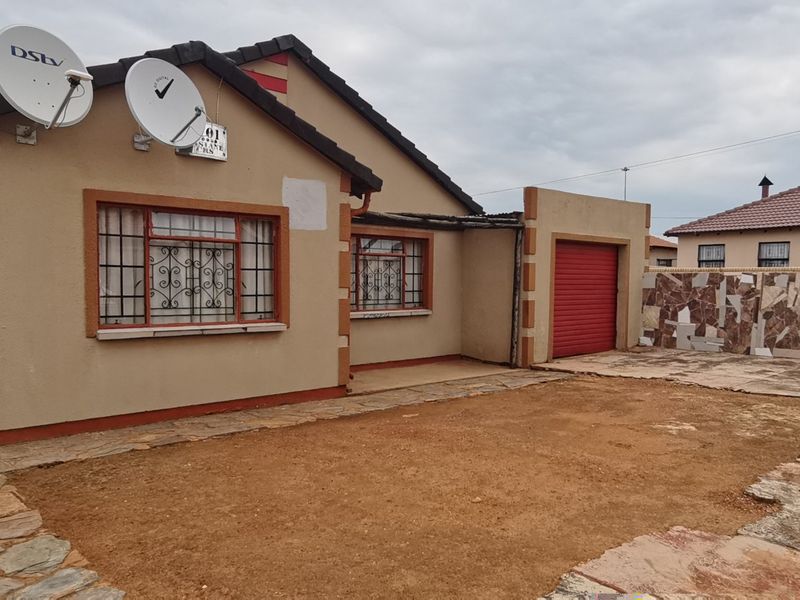 2 Spacious Bedroom House - Photo 4