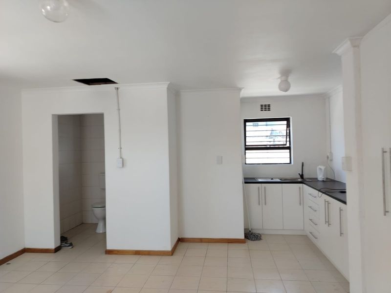 SEPARATE BACHELOR UNIT - 2ND AVENUE GRASSY PARK - (WATTSAPP MESSAGES ONLY PLS) - Photo 3