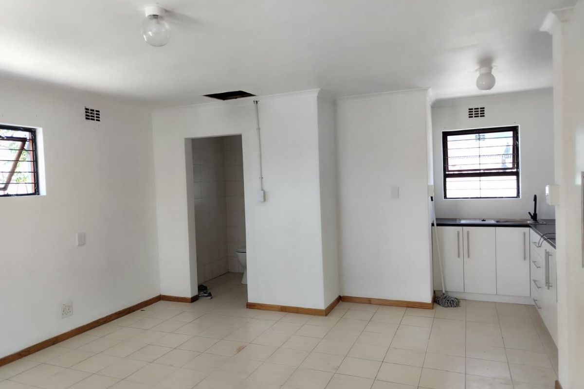 SEPARATE BACHELOR UNIT - 2ND AVENUE GRASSY PARK - (WATTSAPP MESSAGES ONLY PLS) - Photo 4