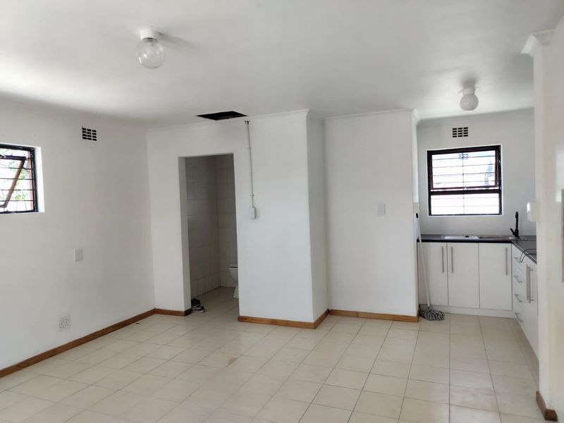 SEPARATE BACHELOR UNIT - 2ND AVENUE GRASSY PARK - (WATTSAPP MESSAGES ONLY PLS) - Photo 4