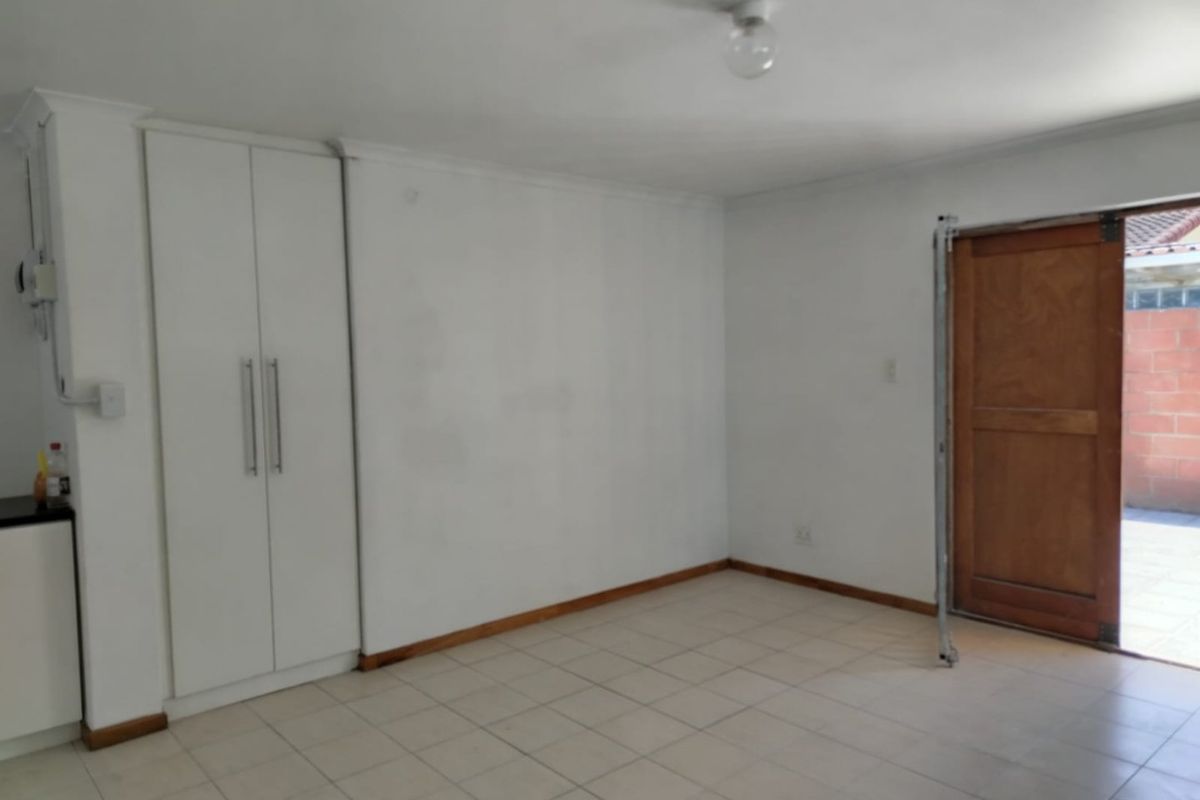 SEPARATE BACHELOR UNIT - 2ND AVENUE GRASSY PARK - (WATTSAPP MESSAGES ONLY PLS) - Photo 2