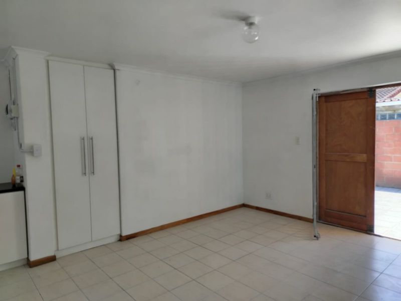 SEPARATE BACHELOR UNIT - 2ND AVENUE GRASSY PARK - (WATTSAPP MESSAGES ONLY PLS) - Photo 2