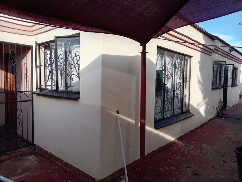 3 Bedroom house Soshanguve IA - Photo 3