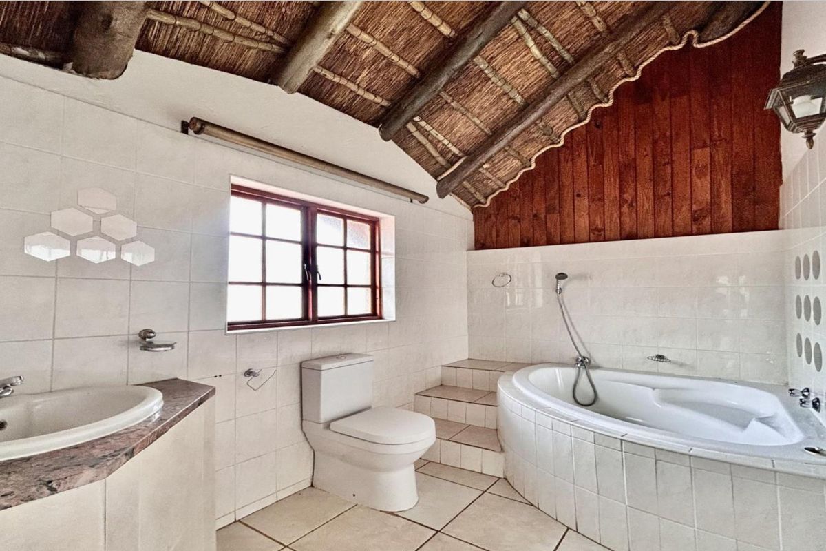 5  Bedroom House for Sale in Melodie - Photo 3