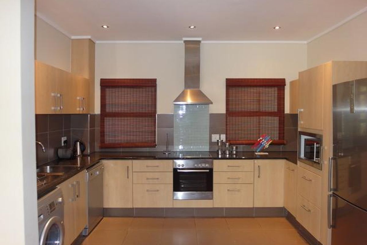 FURNISHED 2 BED UNIT NEAR BENMORE SHOPPING CENTRE - Photo 5