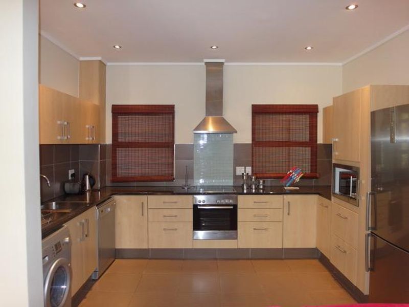 FURNISHED 2 BED UNIT NEAR BENMORE SHOPPING CENTRE - Photo 5