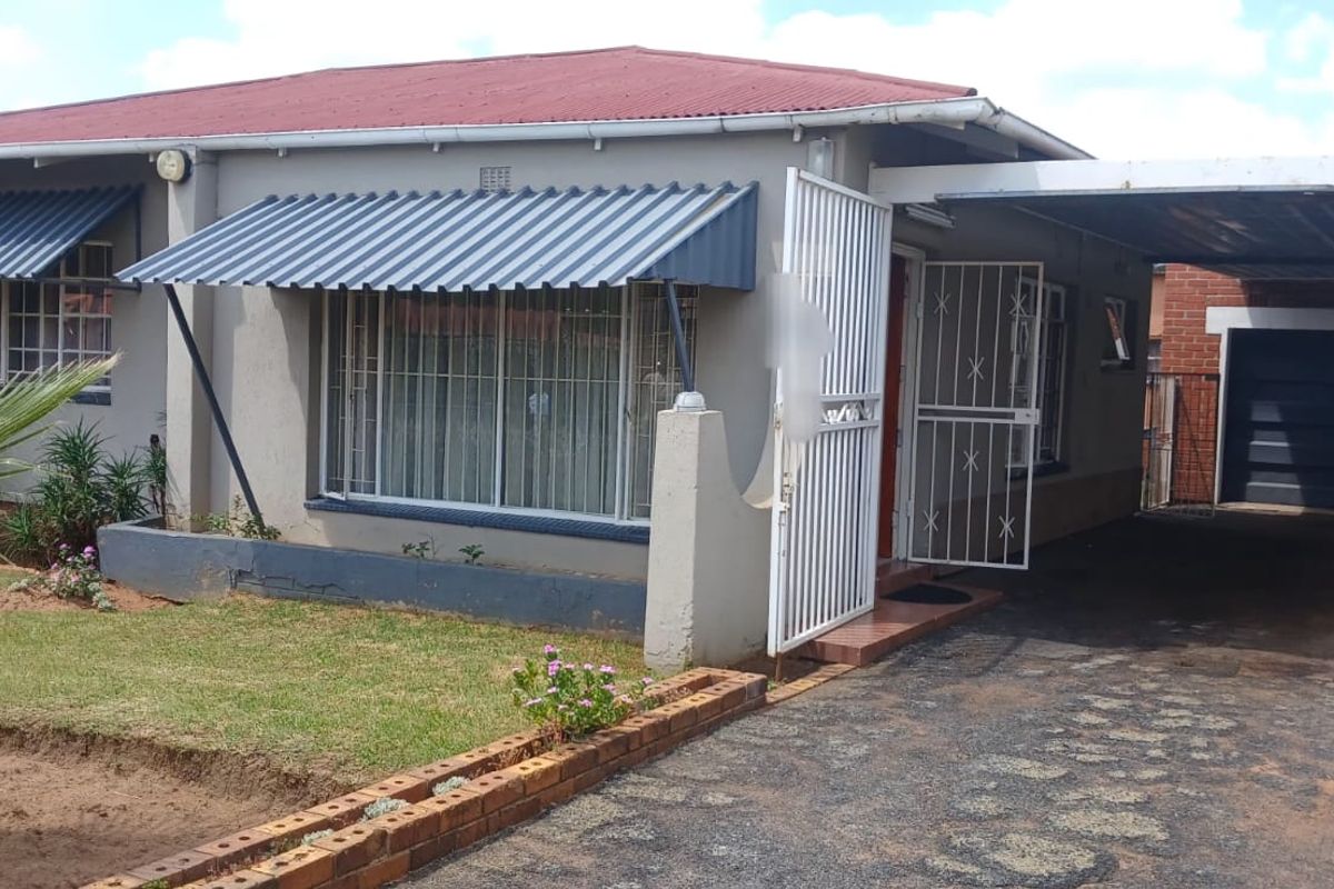 Spacious 3 Bedroom Home on 600sqm Stand – Prime Crown Gardens Location! - Photo 2