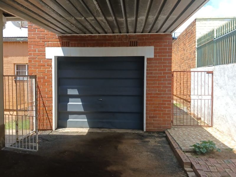 Spacious 3 Bedroom Home on 600sqm Stand – Prime Crown Gardens Location! - Photo 4