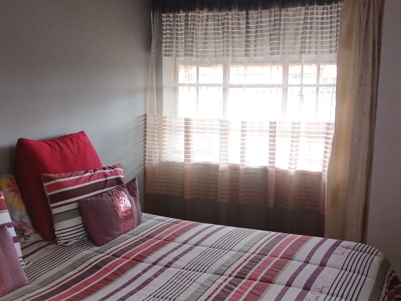 Spacious 3 Bedroom Home on 600sqm Stand – Prime Crown Gardens Location! - Photo 10