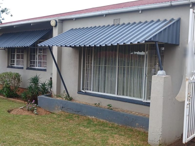 Spacious 3 Bedroom Home on 600sqm Stand – Prime Crown Gardens Location! - Photo 3