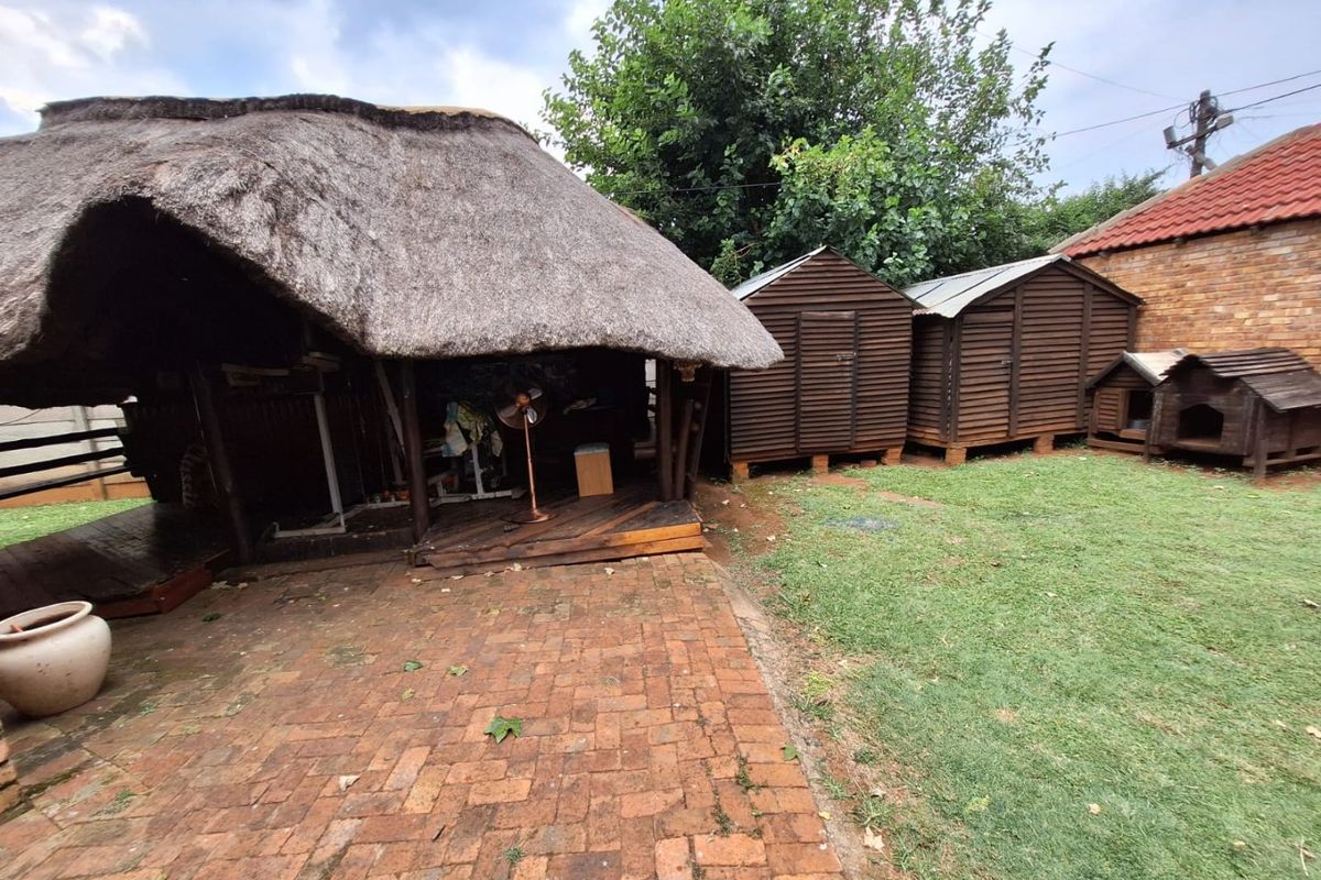 Heuweloord, Centurion – Spacious Family Home on Large Stand - Photo 5