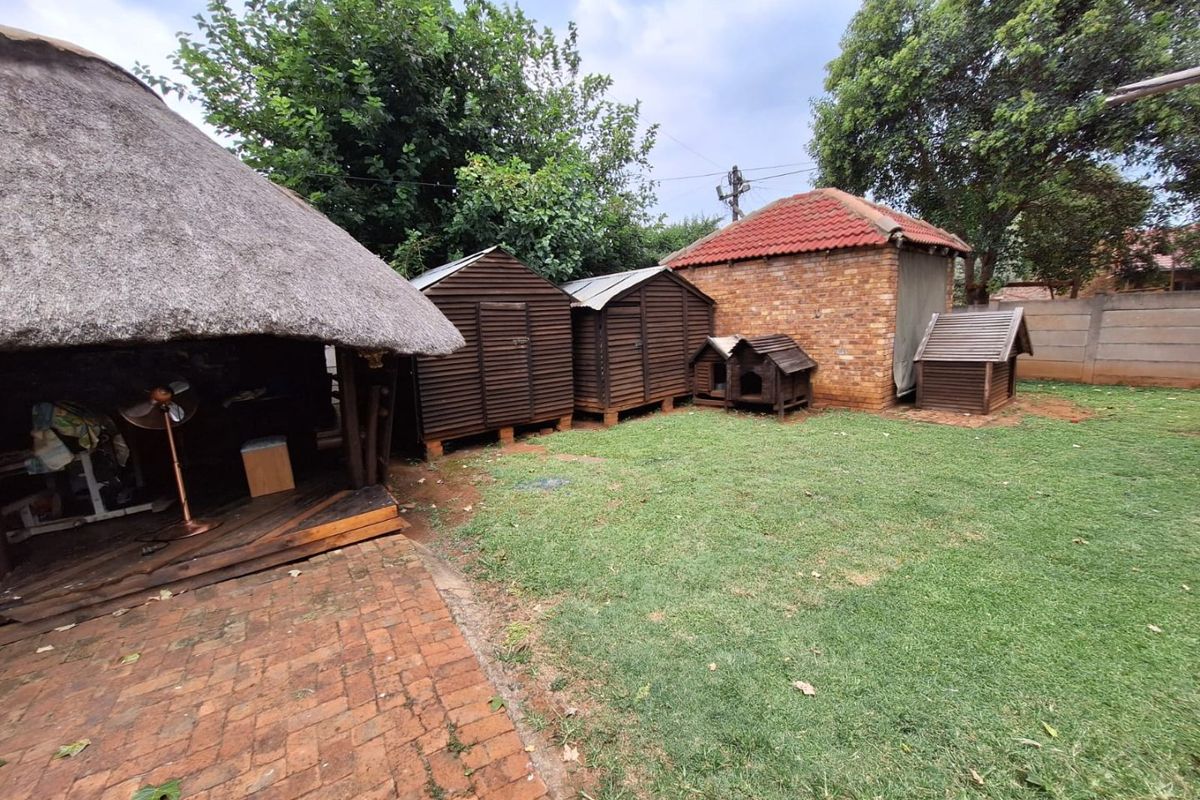 Heuweloord, Centurion – Spacious Family Home on Large Stand - Photo 4