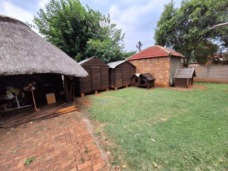 Heuweloord, Centurion – Spacious Family Home on Large Stand - Photo 4