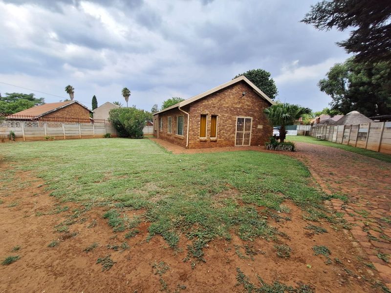 Heuweloord, Centurion – Spacious Family Home on Large Stand - Photo 6