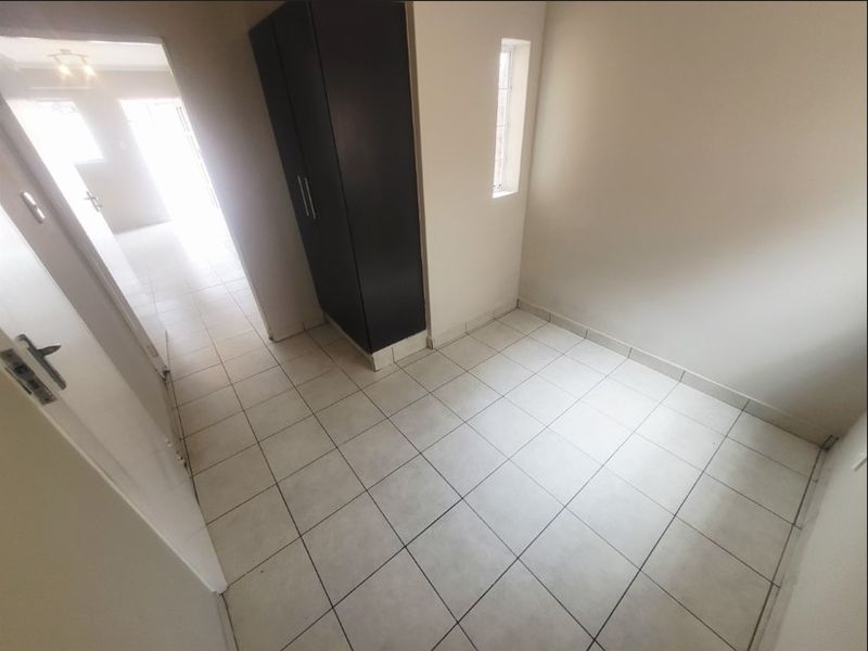 I BED SIMPLEX 4 MINUTES FROM SANDTON CBD - Photo 5