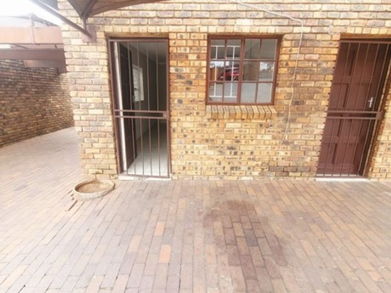 I BED SIMPLEX 4 MINUTES FROM SANDTON CBD - Photo 2
