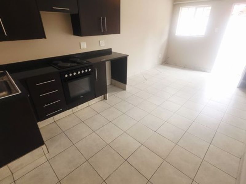 I BED SIMPLEX 4 MINUTES FROM SANDTON CBD - Photo 8