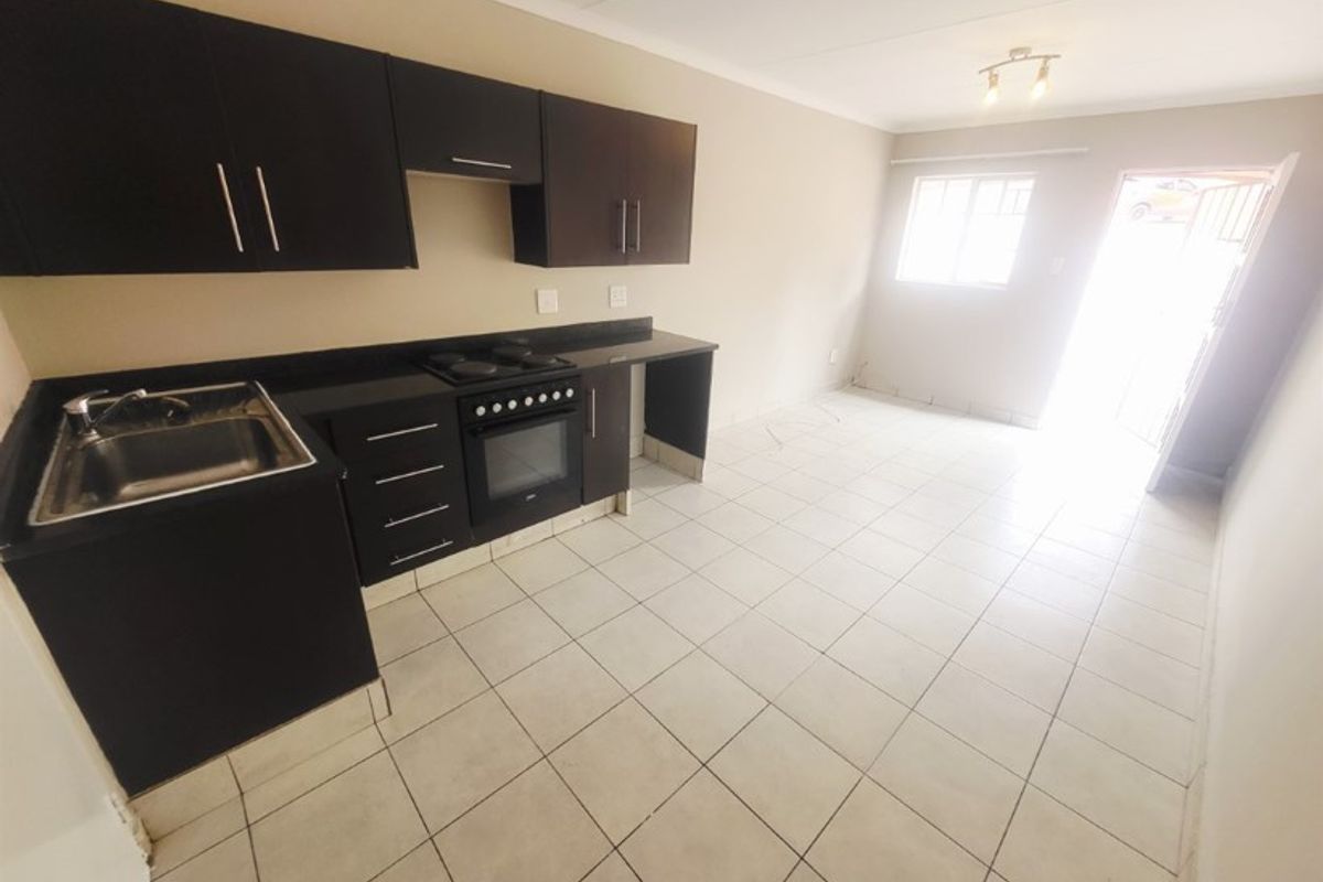 I BED SIMPLEX 4 MINUTES FROM SANDTON CBD - Photo 3