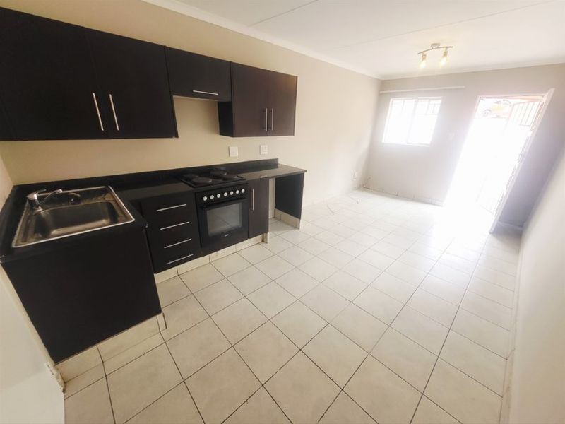 I BED SIMPLEX 4 MINUTES FROM SANDTON CBD - Photo 3