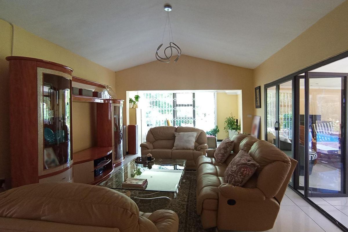 4 Bedrooms, 4 Bathrooms, 4 Living Rooms house in Waterkloof - Photo 5