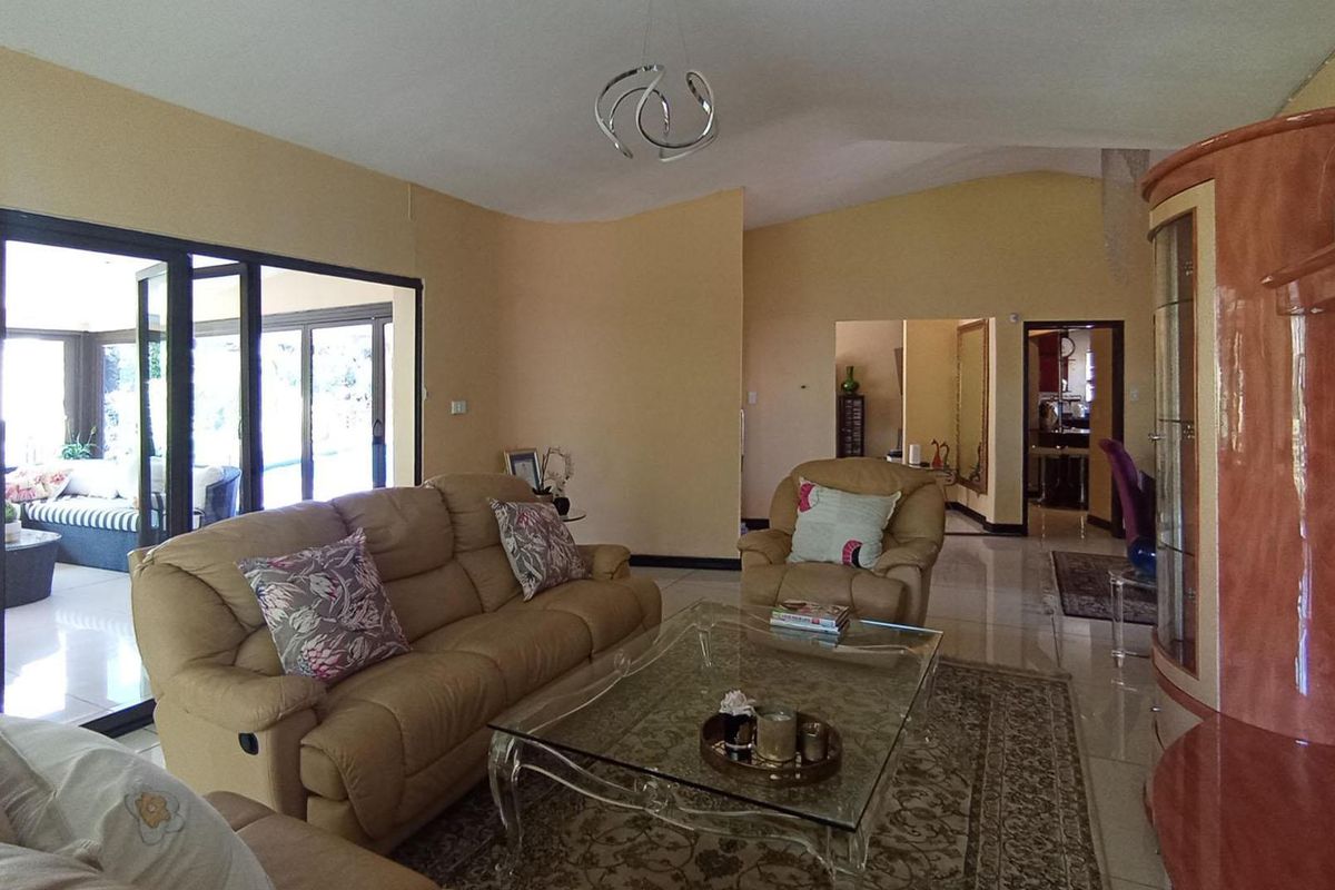 4 Bedrooms, 4 Bathrooms, 4 Living Rooms house in Waterkloof - Photo 4