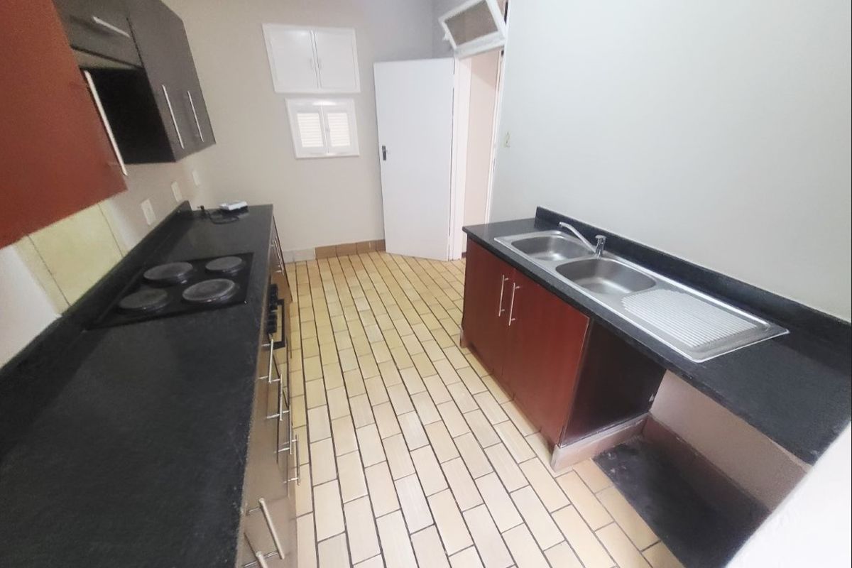 4 BED, 2.5 BATH DUPLEX LOCATED 5 MINUTES FROM SANDTON CBD - Photo 4