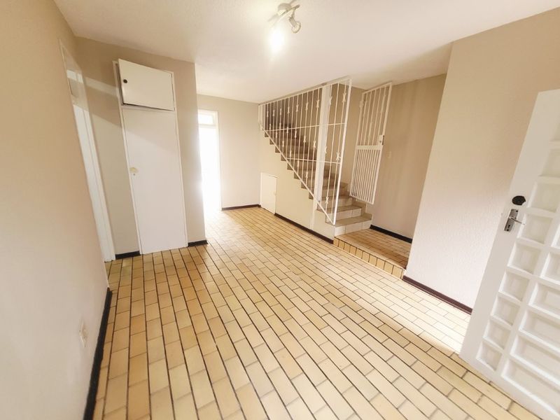 4 BED, 2.5 BATH DUPLEX LOCATED 5 MINUTES FROM SANDTON CBD - Photo 8