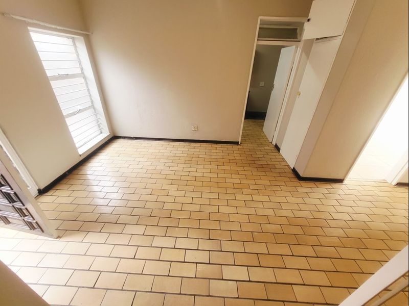 4 BED, 2.5 BATH DUPLEX LOCATED 5 MINUTES FROM SANDTON CBD - Photo 7