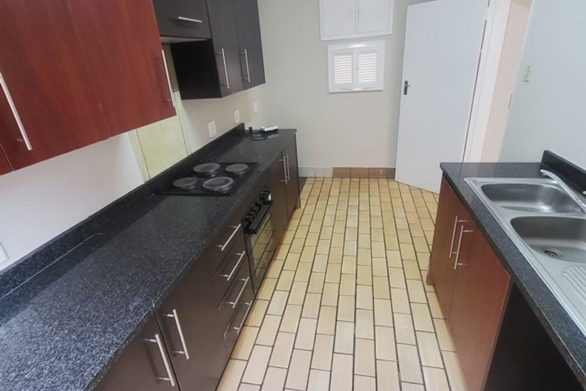 4 BED, 2.5 BATH DUPLEX LOCATED 5 MINUTES FROM SANDTON CBD - Photo 5