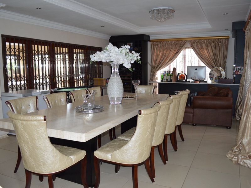 AN EXTRAORDINARY FULL TITLE TOWNHOUSE – A WORLD APART - Photo 7