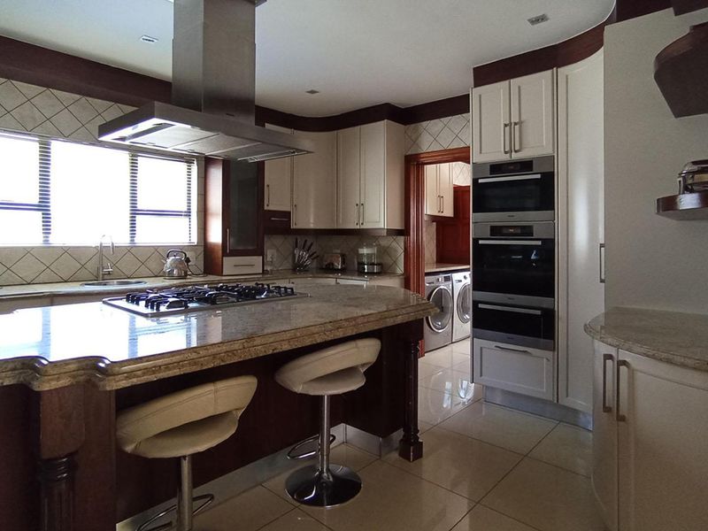 Exquisite 4-Bedroom Family Residence in Prestigious Savannah Hills Estate - Photo 6