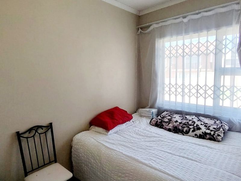 3 Bedroom House in Haven Hills  - Photo 9