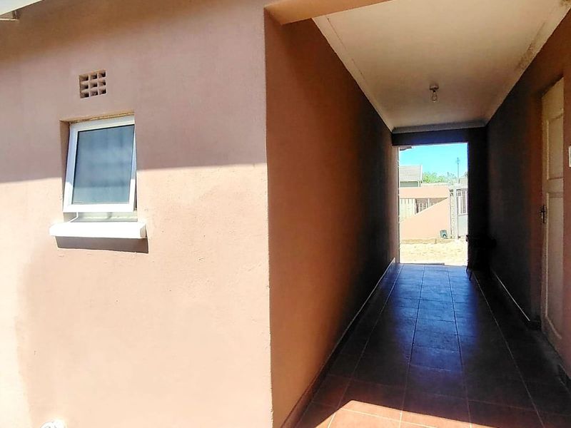 3 Bedroom House in Haven Hills  - Photo 7